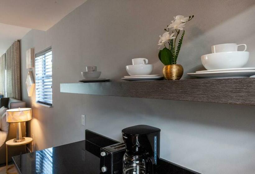 استودیوی استاندارد, Seaside All Suites