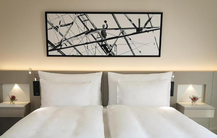 سوییت خانوادگی, Modern Times Hotel, Vevey, A Tribute Portfolio