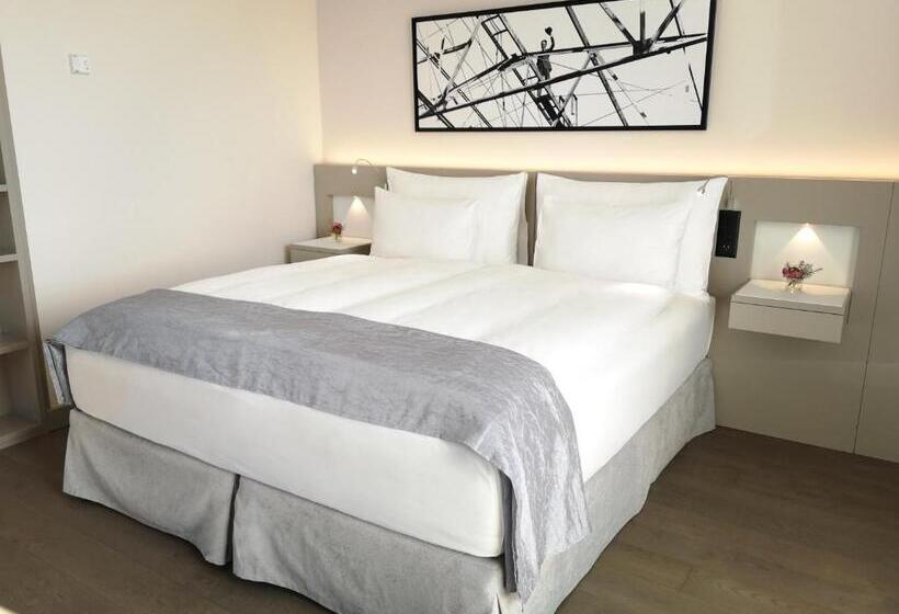 سوییت خانوادگی, Modern Times Hotel, Vevey, A Tribute Portfolio