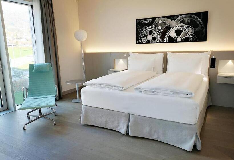 سوییت خانوادگی, Modern Times Hotel, Vevey, A Tribute Portfolio