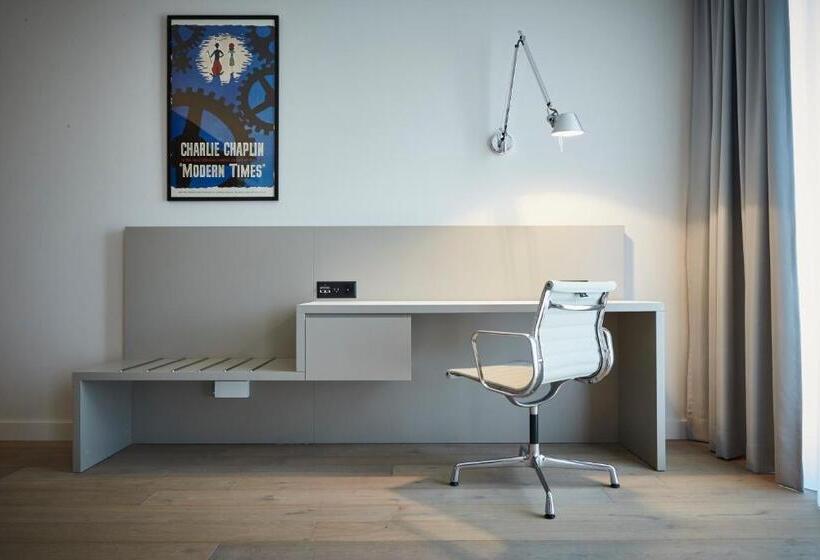 سوییت جونیور, Modern Times Hotel, Vevey, A Tribute Portfolio