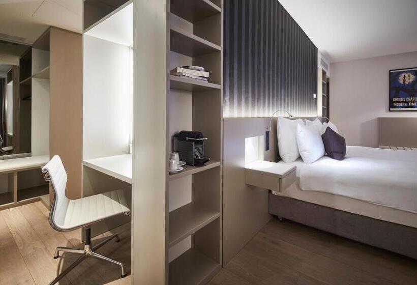 سوییت جونیور, Modern Times Hotel, Vevey, A Tribute Portfolio