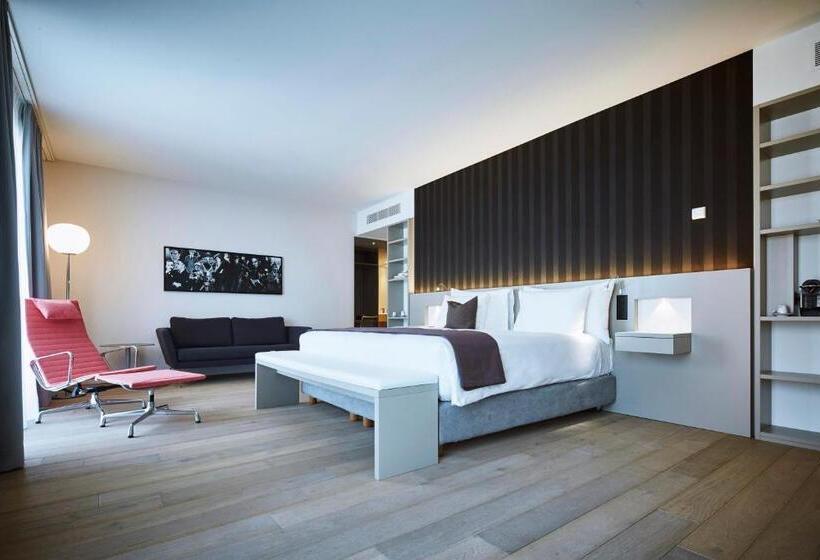 سوییت جونیور, Modern Times Hotel, Vevey, A Tribute Portfolio