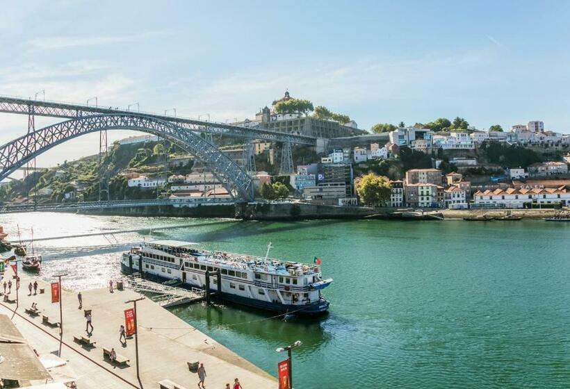 Escritório Estándar, Porto River