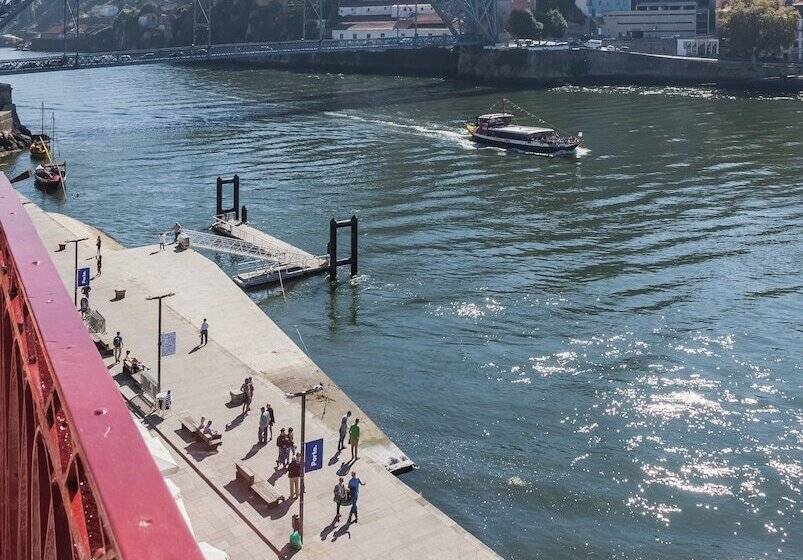 2 Bedrooms Apartment River View, Porto River