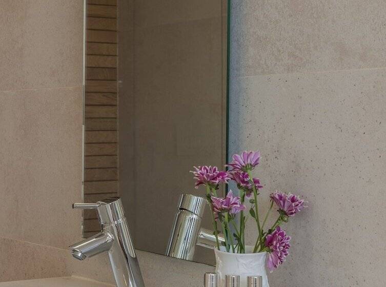 2 Bedrooms Apartment River View, Porto River