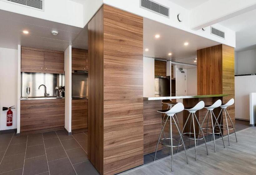 اتاق اکونومی, The Social Hub Paris La Défense