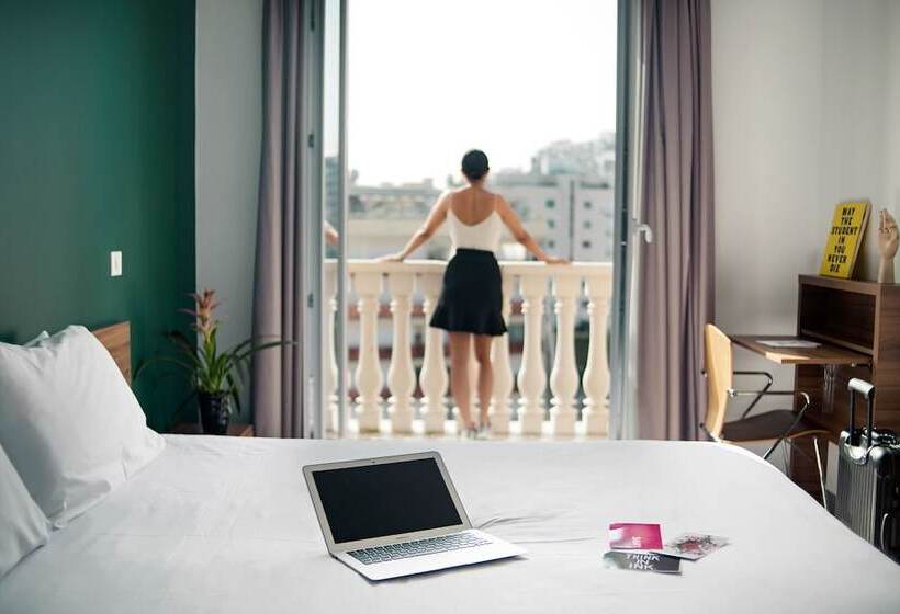 اتاق اکونومی, The Social Hub Paris La Défense