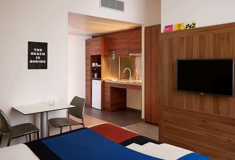 استودیوی لوکس, The Social Hub Paris La Défense