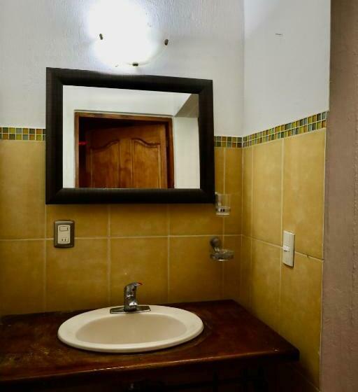تختخواب در اتاق مشترک, Casa Yuk’