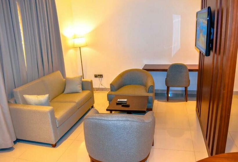 سوییت جونیور, Grand Hotel Juba