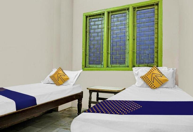 اتاق کلاسیک سه تخته, Fousiya Mansion Lodge