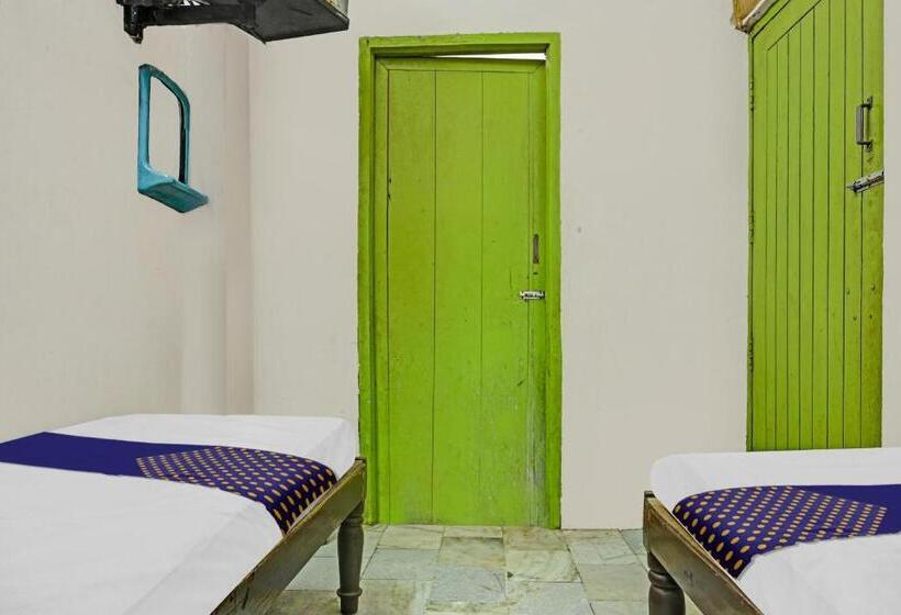 اتاق کلاسیک سه تخته, Fousiya Mansion Lodge