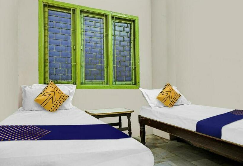 اتاق کلاسیک سه تخته, Fousiya Mansion Lodge