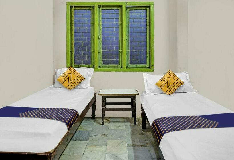 اتاق کلاسیک سه تخته, Fousiya Mansion Lodge