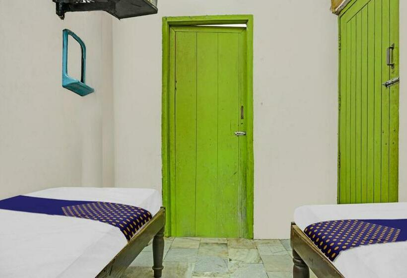اتاق کلاسیک سه تخته, Fousiya Mansion Lodge