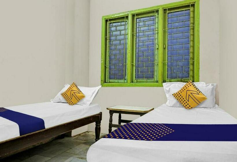 اتاق کلاسیک سه تخته, Fousiya Mansion Lodge