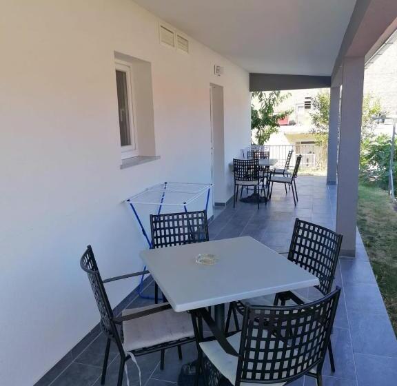 استودیوی استاندارد, Apartmani Babić