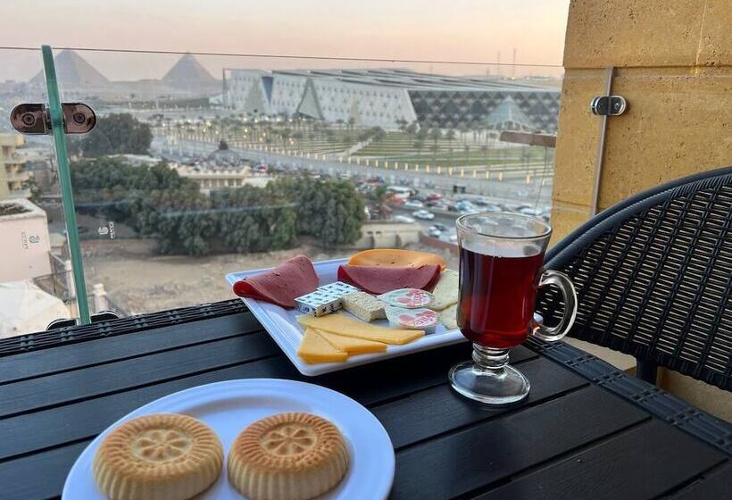 اتاق خانوادگی, Asia Grand Museum & Pyramids View