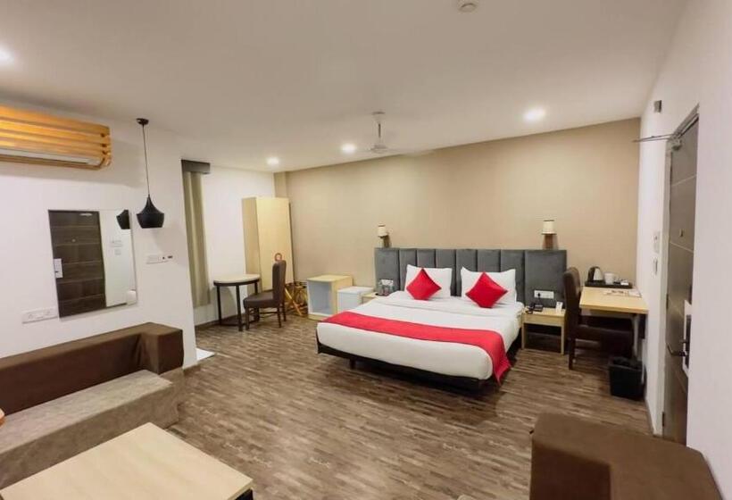 سوئیت با بالکن, Xenious Biz Ayaan Residency
