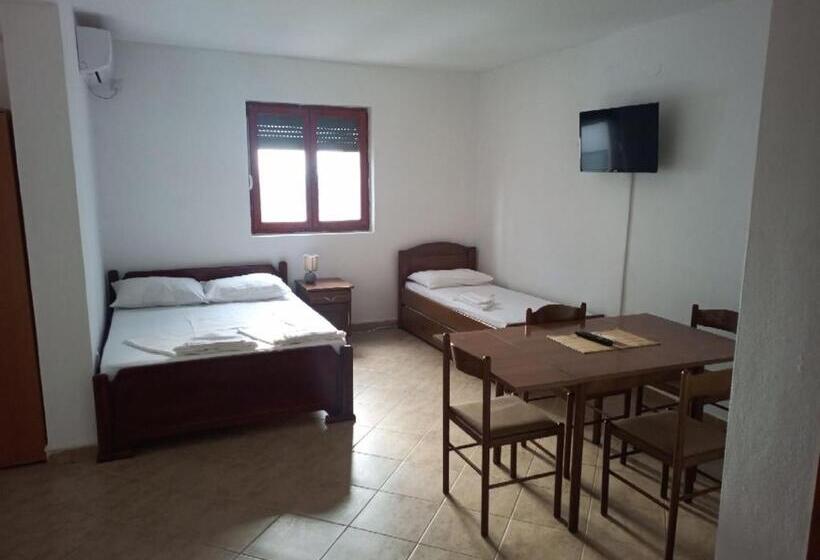 اتاق خانوادگی با چشم‌انداز دریا, Apartments Normannia