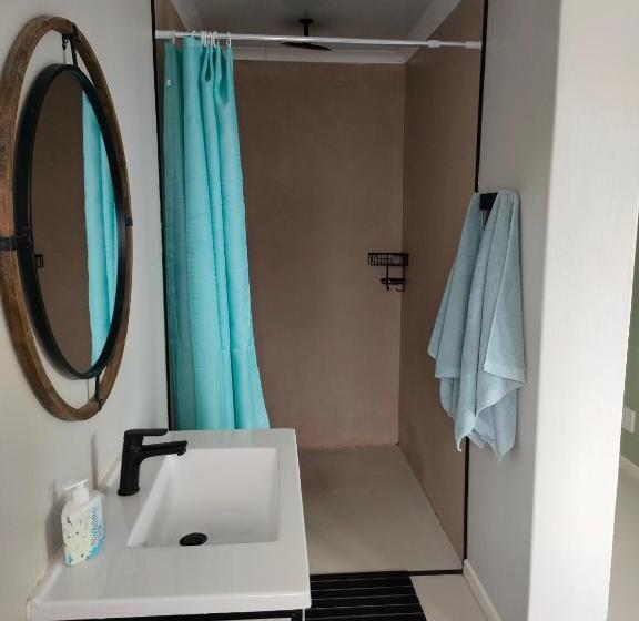 اتاق استاندارد با چشم‌انداز دریا, Cove Rock Stay