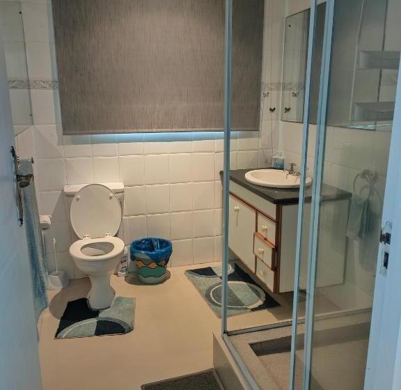 اتاق استاندارد با چشم‌انداز استخر, Cove Rock Stay