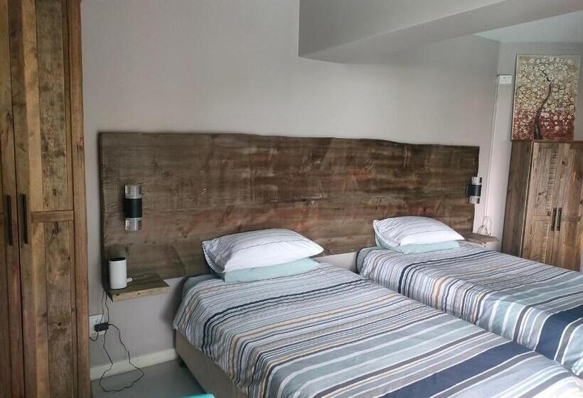 اتاق استاندارد با چشم‌انداز استخر, Cove Rock Stay