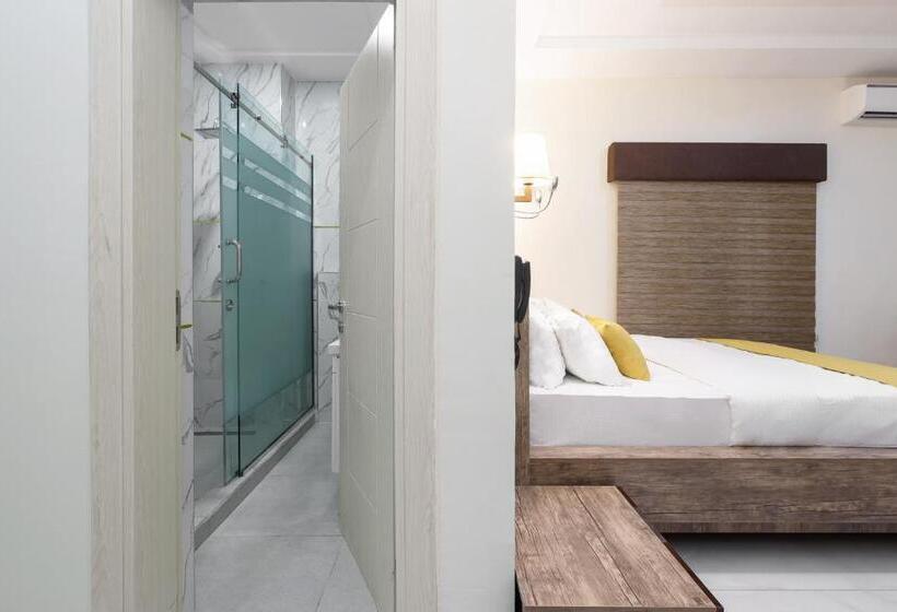 Deluxe Suite King Bed, Bkt Cribs   Apartments & Suites