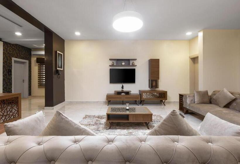 Deluxe Suite King Bed, Bkt Cribs   Apartments & Suites