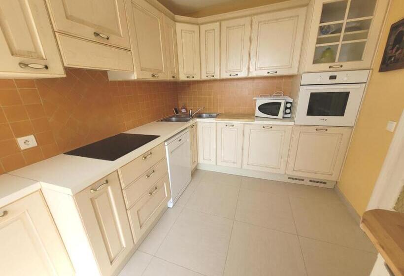 آپارتمان 1 خوابه با چشم‌انداز استخر, Cosy Cottage With Private Pool