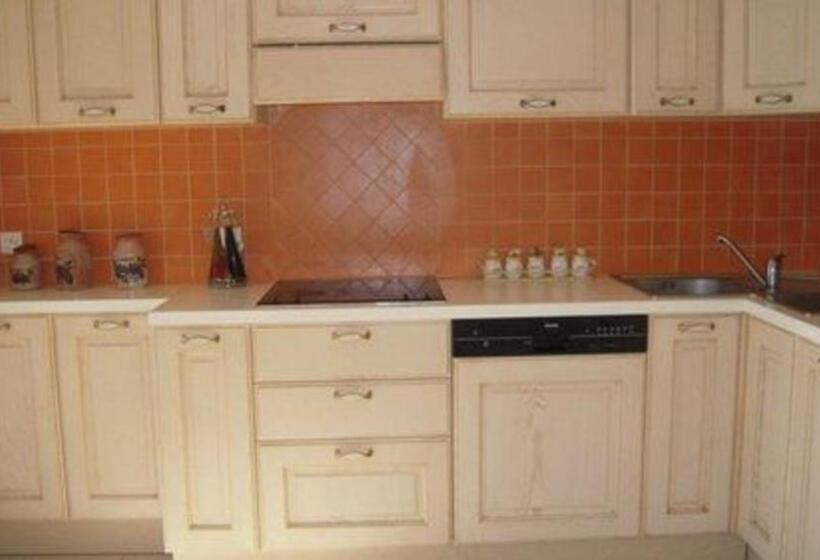 آپارتمان 1 خوابه با چشم‌انداز استخر, Cosy Cottage With Private Pool