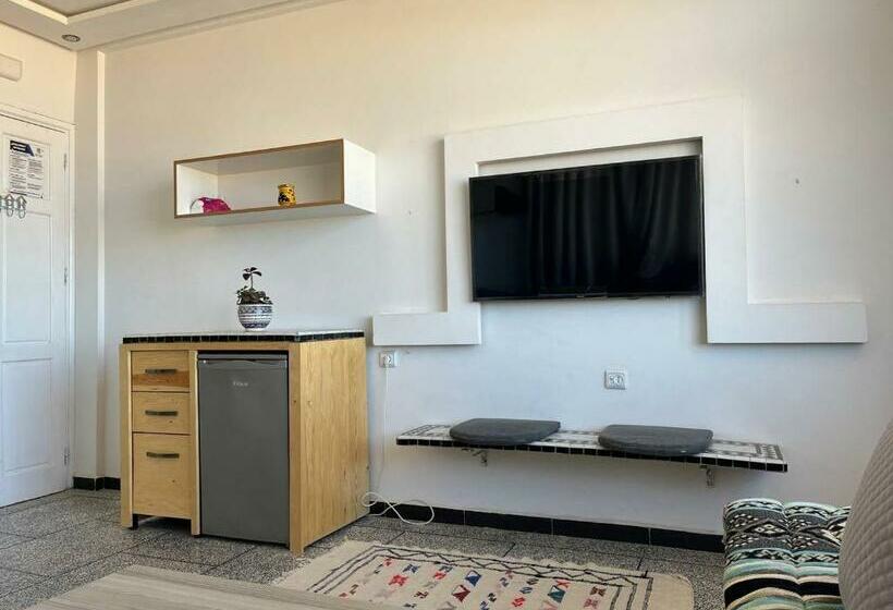 استودیو استاندارد با بالکن, Big Blue Guest House