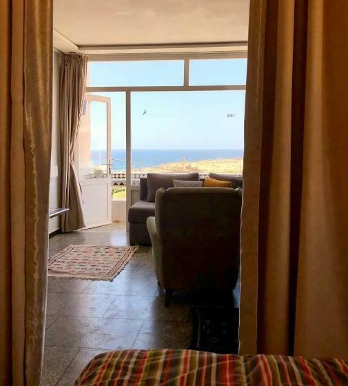 استودیو استاندارد با بالکن, Big Blue Guest House
