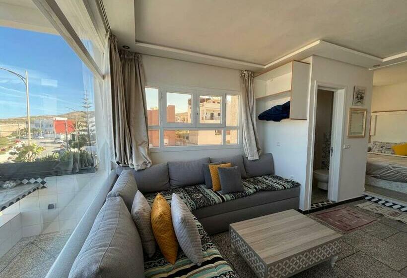 استودیو استاندارد با بالکن, Big Blue Guest House