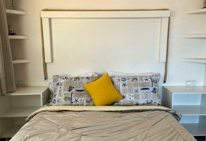 استودیو استاندارد با بالکن, Big Blue Guest House