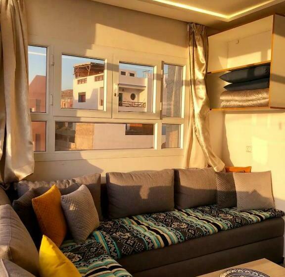 استودیو استاندارد با بالکن, Big Blue Guest House