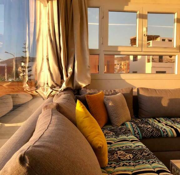 استودیو استاندارد با بالکن, Big Blue Guest House