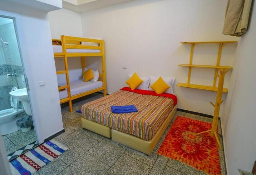 اتاق خانوادگی, Big Blue Guest House
