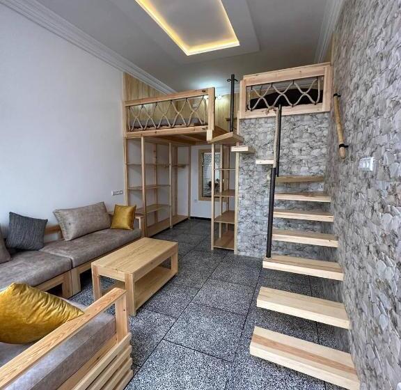 اتاق خانوادگی, Big Blue Guest House