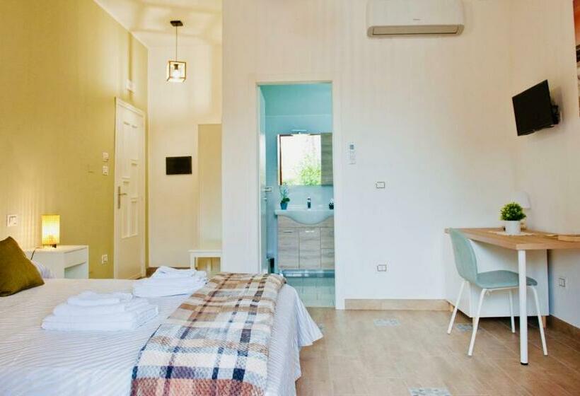 اتاق کلاسیک سه تخته, Ottaviano B&b