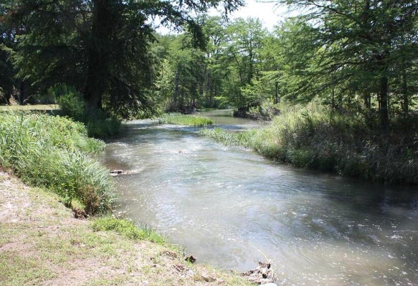 اتاق استاندارد, River Run Park Model Cabin On Guadalupe