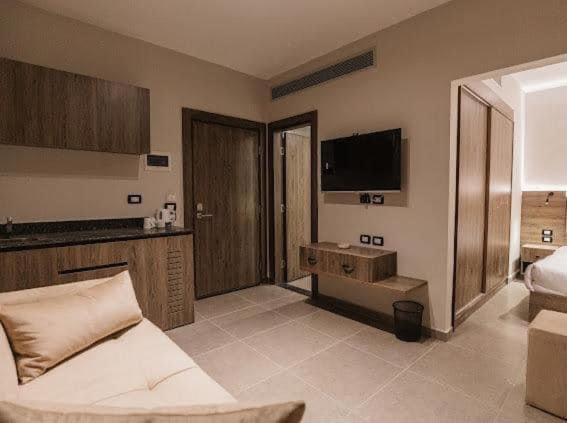 اتاق اجرایی سه نفره, Tk Suites