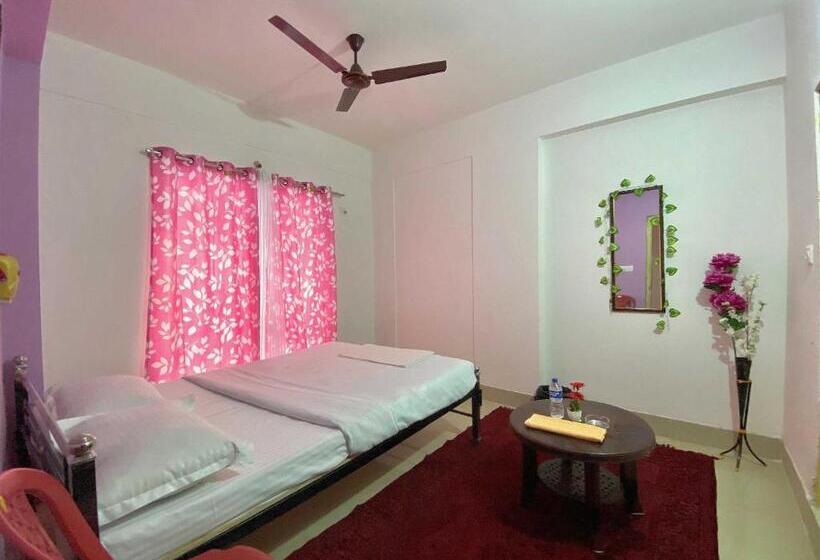 اتاق استاندارد, Oyo Cozy Guest House