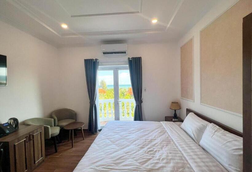اتاق لوکس با بالکن و چشم‌انداز دریا, Hodota Cam Binh Resort & Spa Lagi Beach
