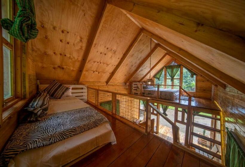 اتاق استاندارد سه نفره, River Off Grid Eco Cabins