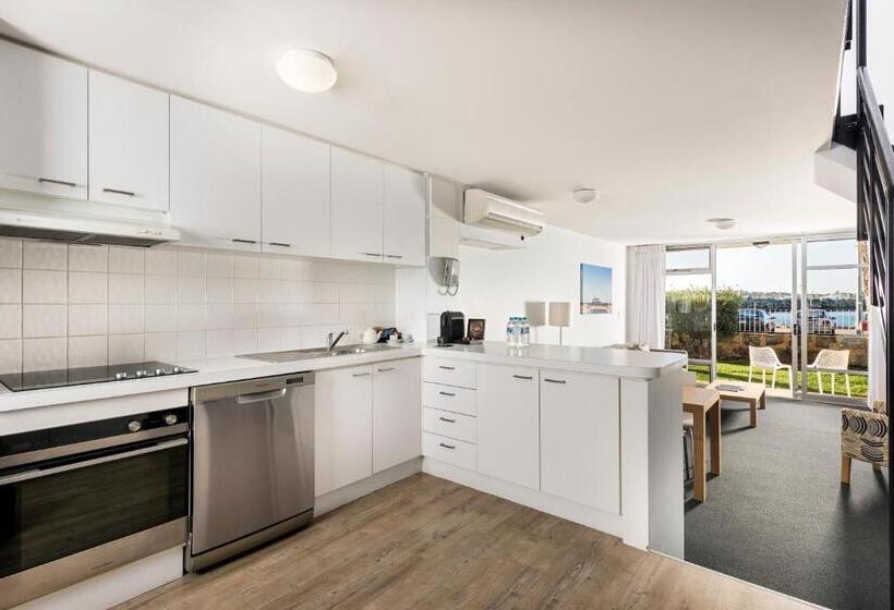 2 Bedroom Apartment with Views, Be. Fremantle