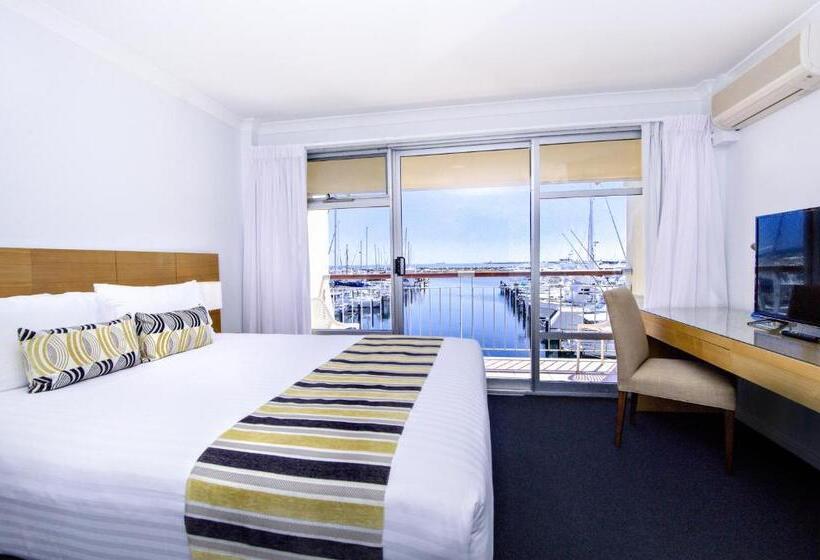 2 Bedroom Apartment with Views, Be Fremantle Apartments