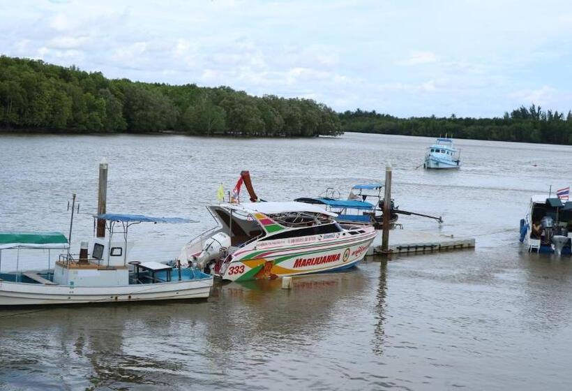 Deluxe room with river view, Apo