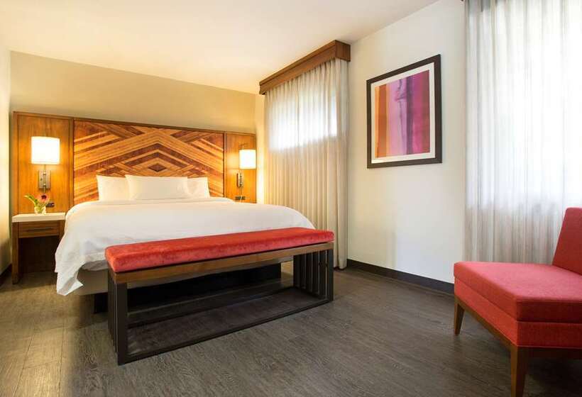 اتاق استاندارد با تخت بزرگ, Hilton Cleveland Downtown